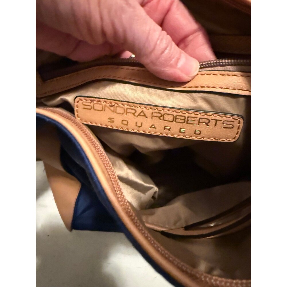 Sondra Roberts Handbag Tote Nylon Two Tone Beige Navy Side Zip Pockets NWOT - Picture 7 of 7